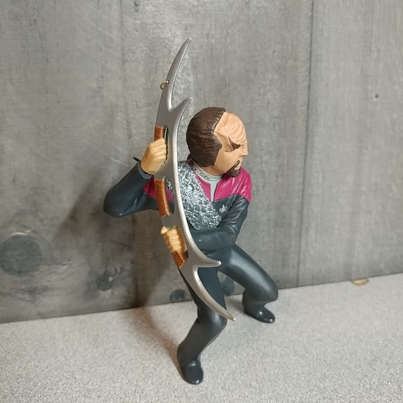Star Trek Deep Space Nine Lieutenant Worf Hallmark Keepsake Ornament 1999 - Picture 4 of 13